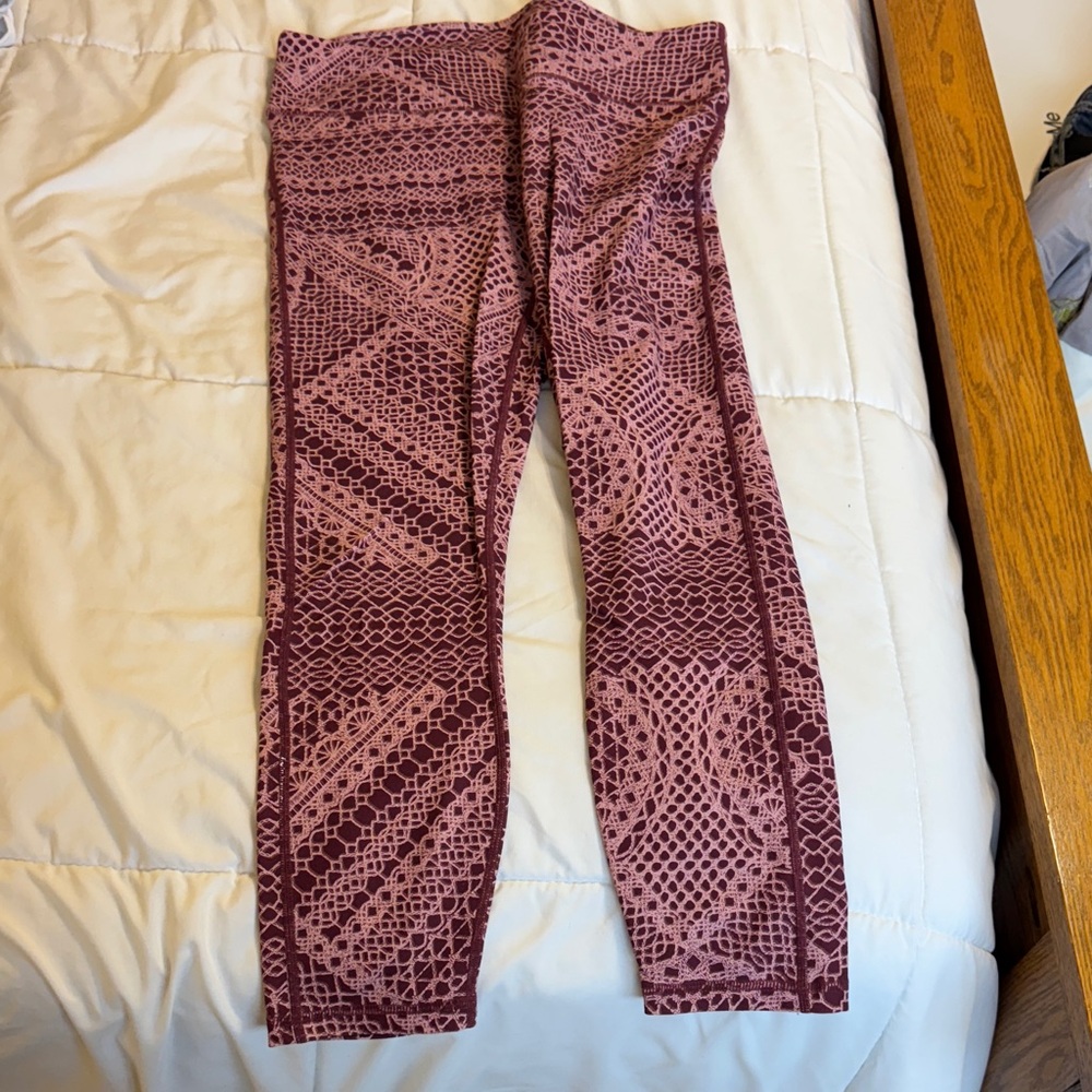 Fabletics Maroon Patterned Leggings 7/8